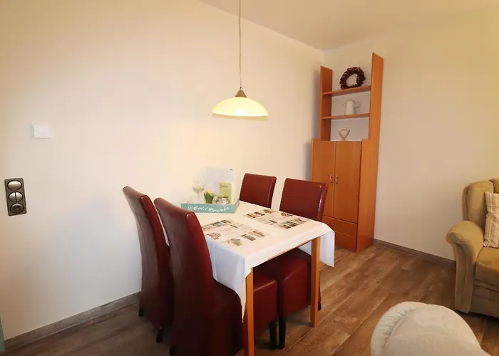 Haus Rungholt 3 아파트 부숨